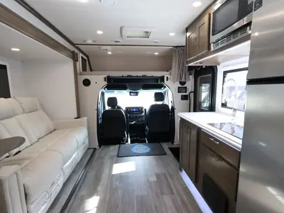 2024 Dynamax Corp Isata 3 Series photo 3