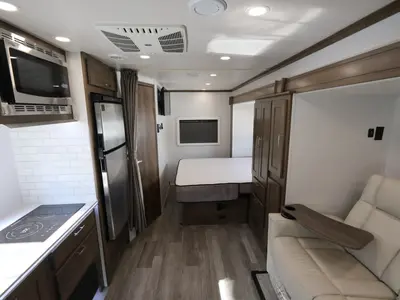2024 Dynamax Corp Isata 3 Series photo 5