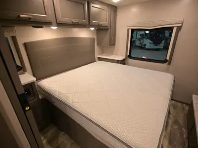2024 Thor Motor Coach Omni photo 28