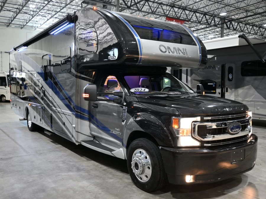 2024 Thor Motor Coach Omni exterior