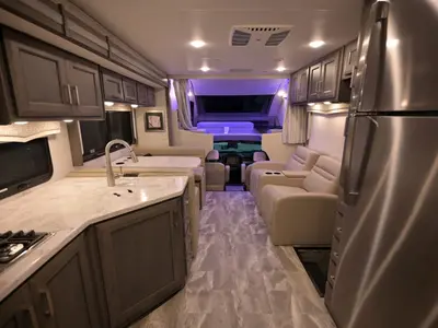 2024 Thor Motor Coach Omni photo 3