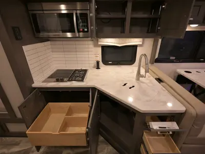 2024 Thor Motor Coach Omni photo 11