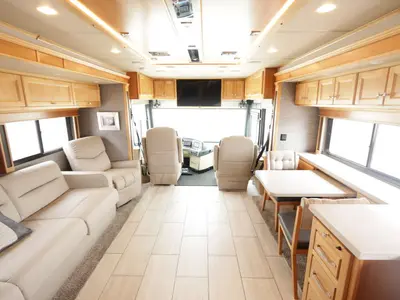 2022 Tiffin Motorhomes Allegro RED photo 3