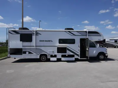 2025 Thor Motor Coach Eddie Bauer photo 21