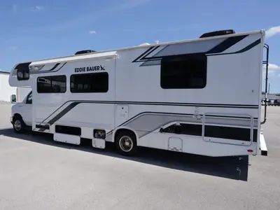 2025 Thor Motor Coach Eddie Bauer photo 24
