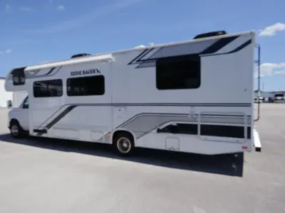 2025 Thor Motor Coach Eddie Bauer photo 23