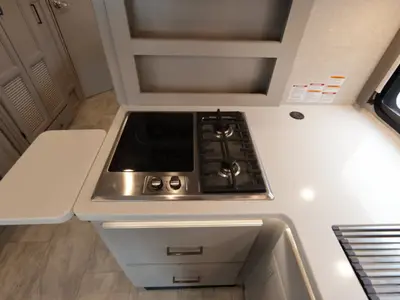 2025 Thor Motor Coach Quantum photo 11