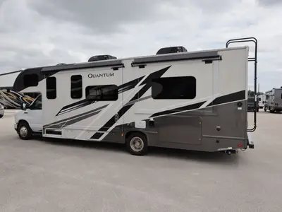 2025 Thor Motor Coach Quantum photo 29