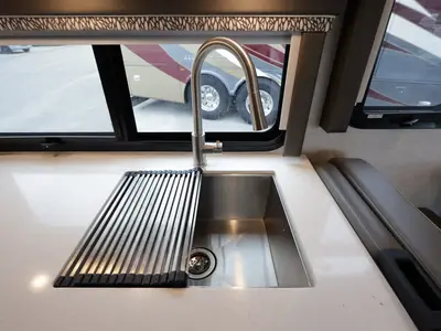 2025 Thor Motor Coach Quantum photo 10