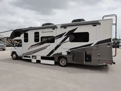 2025 Thor Motor Coach Quantum photo 30
