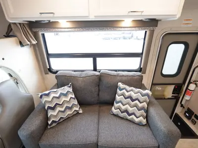 2025 Thor Motor Coach Quantum photo 16