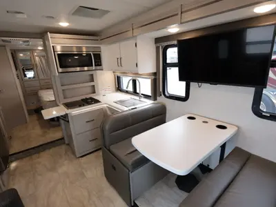 2025 Thor Motor Coach Quantum photo 6