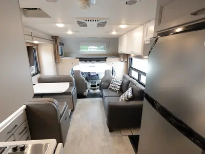 2025 Thor Motor Coach Quantum photo 3