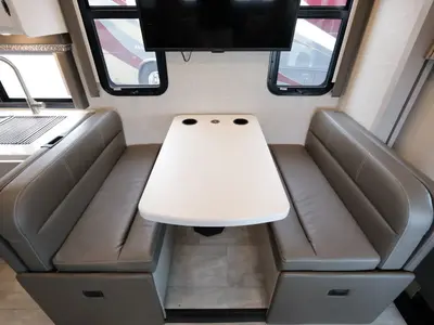 2025 Thor Motor Coach Quantum photo 8