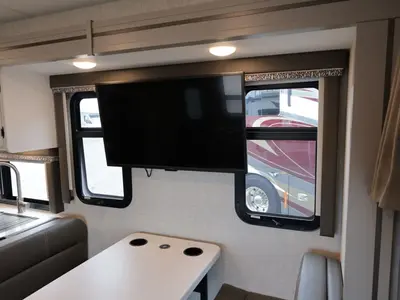 2025 Thor Motor Coach Quantum photo 7