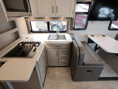 2025 Thor Motor Coach Quantum photo 9