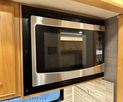 2022 Tiffin Motorhomes Breeze 31BR photo 7