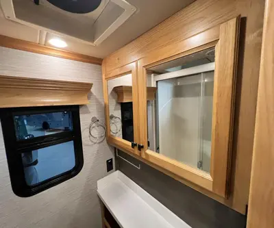 2022 Tiffin Motorhomes Breeze 31BR photo 27
