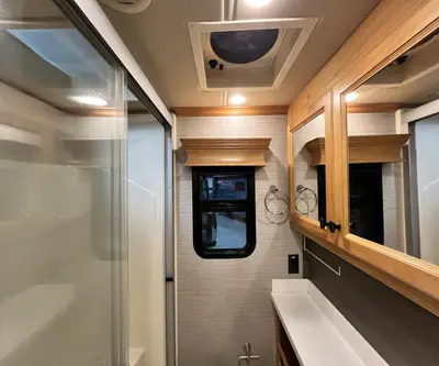 2022 Tiffin Motorhomes Breeze 31BR photo 26