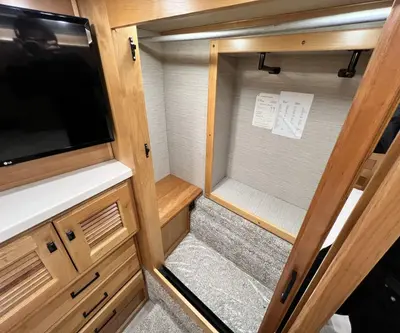 2022 Tiffin Motorhomes Breeze 31BR photo 24