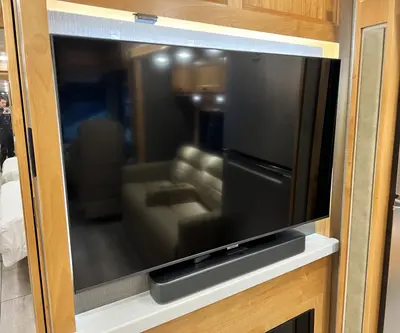 2022 Tiffin Motorhomes Breeze 31BR photo 16