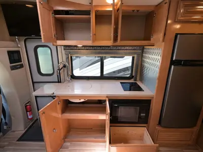 2018 Thor Motor Coach Synergy photo 9
