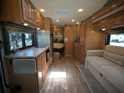 2018 Thor Motor Coach Synergy photo 5