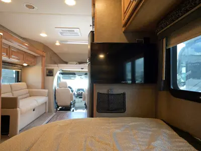 2018 Thor Motor Coach Synergy photo 25