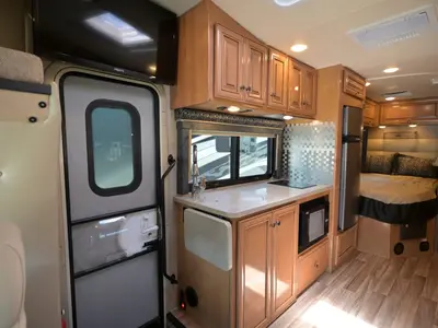 2018 Thor Motor Coach Synergy photo 6