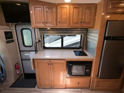 2018 Thor Motor Coach Synergy photo 8