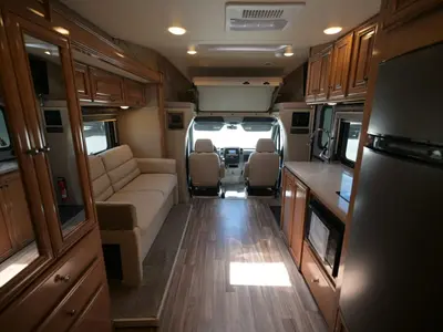 2018 Thor Motor Coach Synergy photo 3