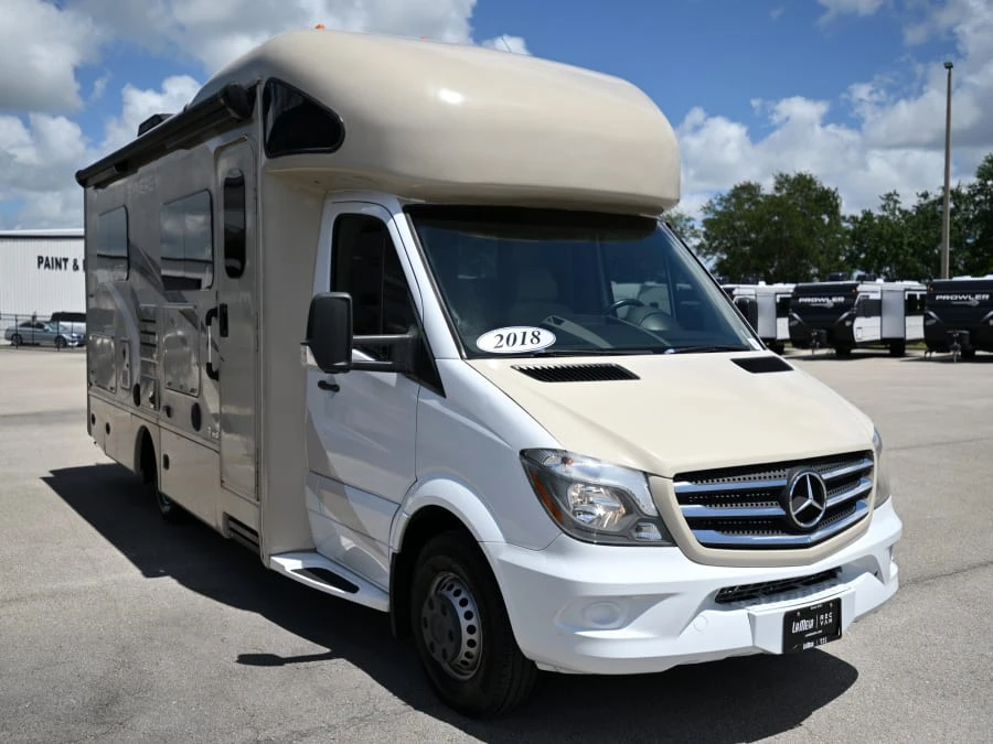 2018 Thor Motor Coach Synergy exterior