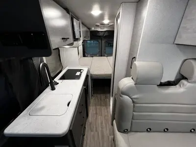 2025 Thor Motor Coach Dazzle photo 30