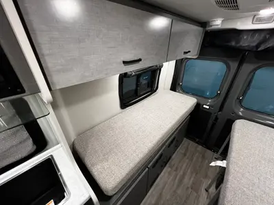 2025 Thor Motor Coach Dazzle photo 16