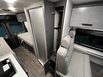 2025 Thor Motor Coach Dazzle photo 23