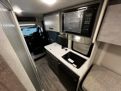 2025 Thor Motor Coach Dazzle photo 15