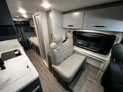 2025 Thor Motor Coach Dazzle photo 19