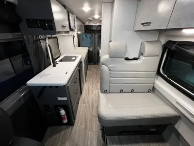 2025 Thor Motor Coach Dazzle photo 6