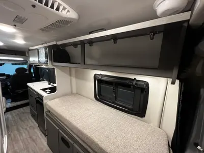 2025 Thor Motor Coach Dazzle photo 17