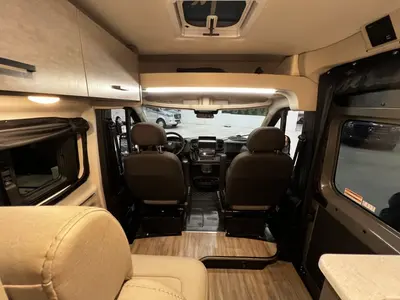 2025 Thor Motor Coach Dazzle photo 5