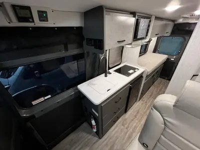 2025 Thor Motor Coach Dazzle photo 7