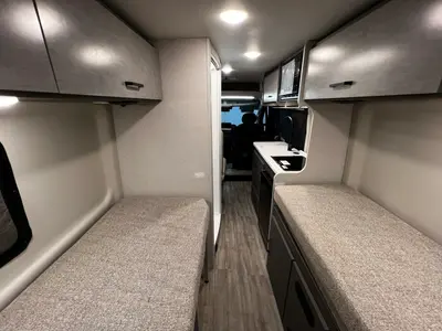 2025 Thor Motor Coach Dazzle photo 4