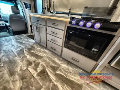 2022 Thor Motor Coach Quantum Sprinter photo 38