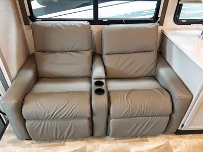 2022 Thor Motor Coach Windsport photo 11