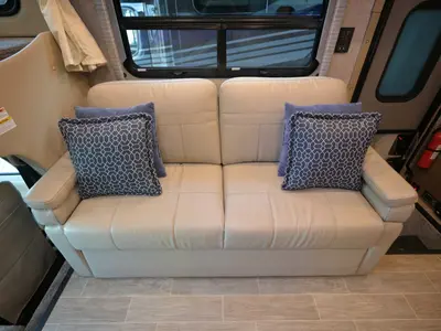 2021 Thor Motor Coach Omni photo 19