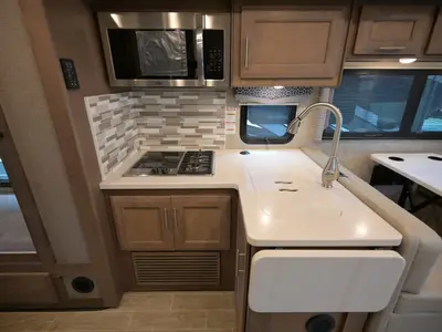 2021 Thor Motor Coach Omni photo 11
