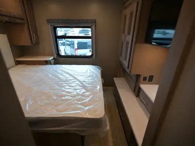2021 Thor Motor Coach Omni photo 29