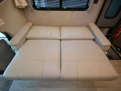 2021 Thor Motor Coach Omni photo 20