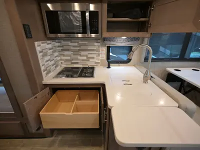 2021 Thor Motor Coach Omni photo 12
