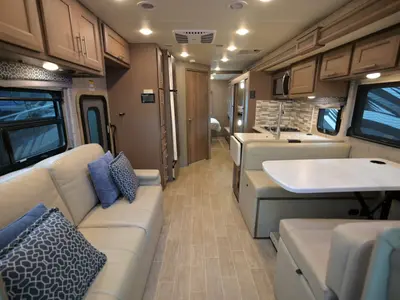 2021 Thor Motor Coach Omni photo 7